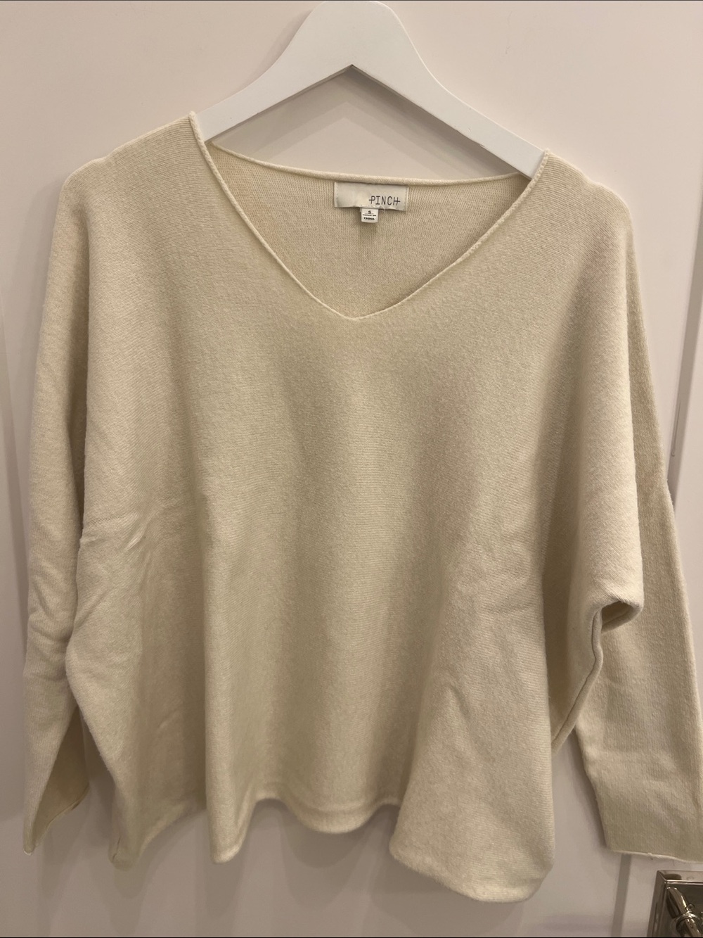 Pinch Soft Cream V-Neck Knit Pullover